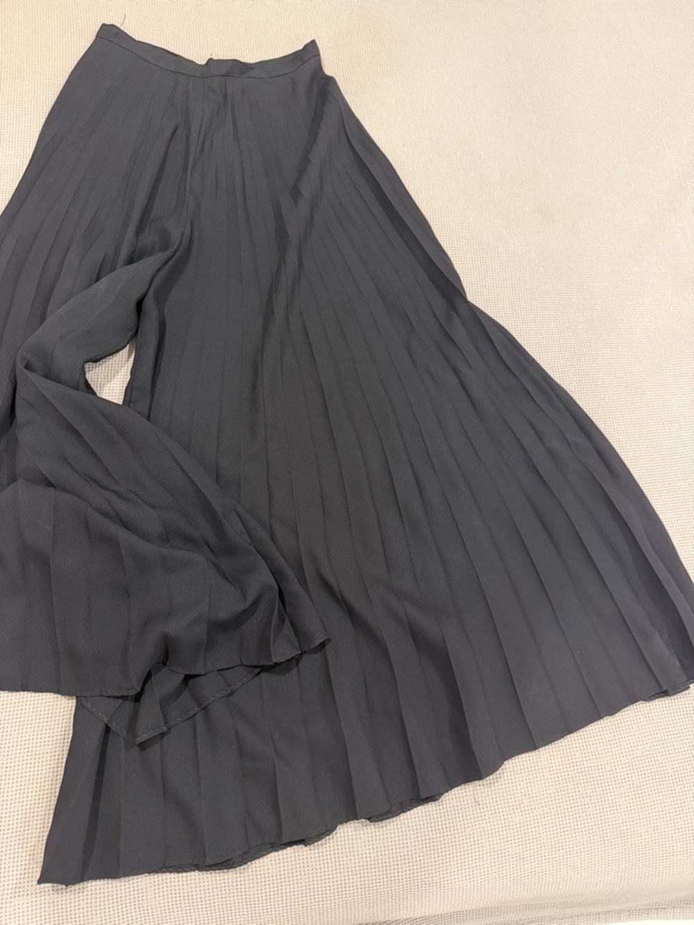 Women's Wide-Leg Pleated Pants - Black